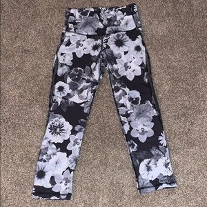 Old Navy floral Capri leggings
